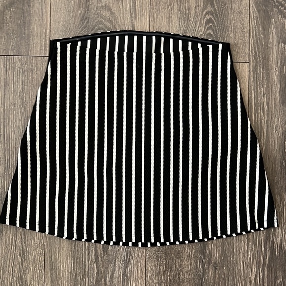 Express black & white striped tube top - Picture 2 of 5